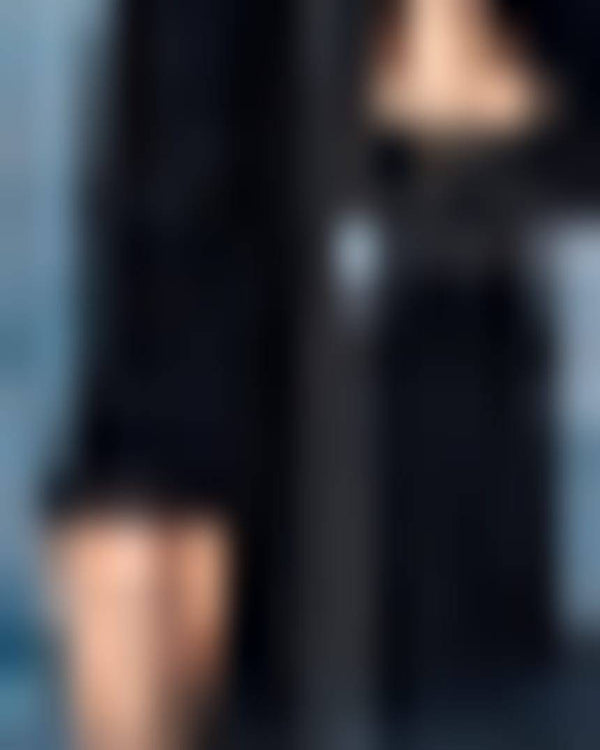 Robe noire courte à capuche – Esprit vacances chic & élégance décontractée