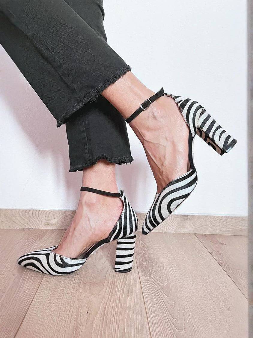 Style audacieux et féminité assumée