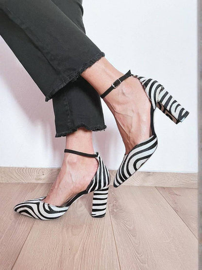 Style audacieux et féminité assumée