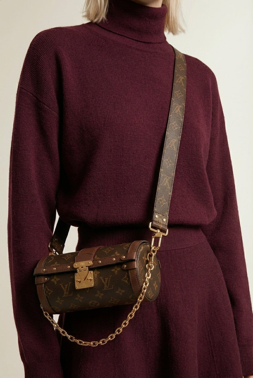 Detail shot of LÉANA | Ensemble jupe & haut moulant élégance urbaine