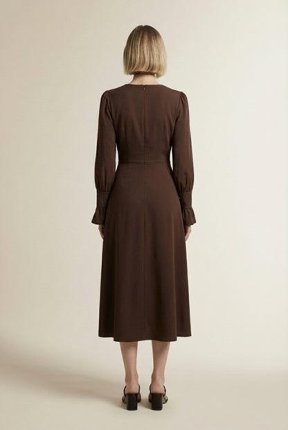 Back pose of the model wearing CAMILLE | Robe longue élégante a détails patchwork