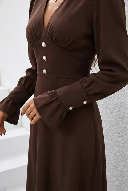 Detail shot of CAMILLE | Robe longue élégante a détails patchwork