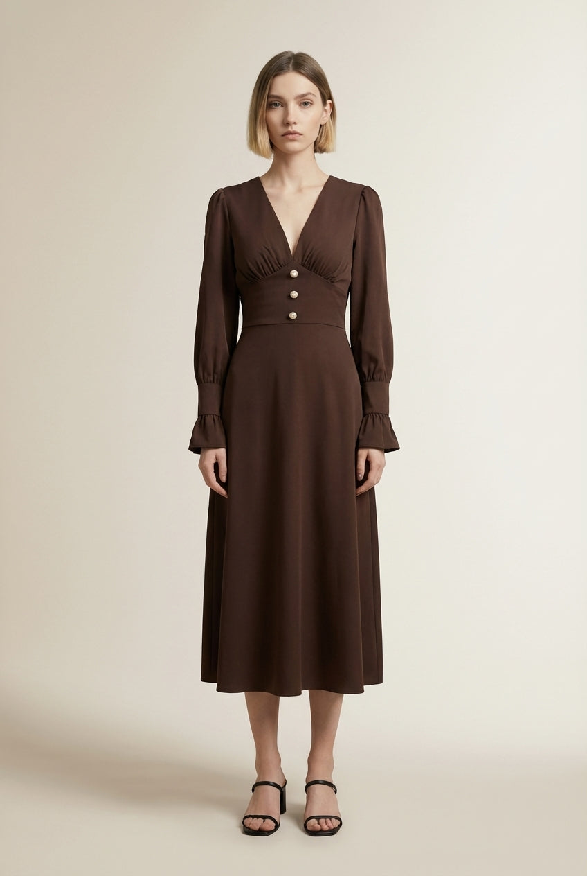 Full body view of the model wearing CAMILLE | Robe longue élégante a détails patchwork