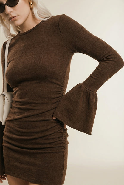 Detail shot of ADÈLE | Robe pres du corps a manches évasées