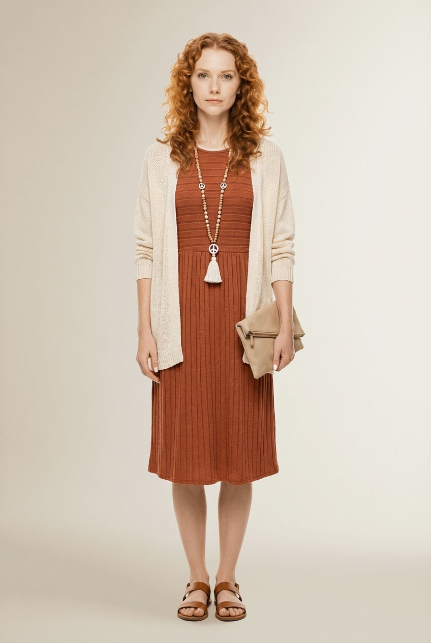 Full body view of the model wearing ÉLIANNE | Robe mi-longue patchwork a manches longues