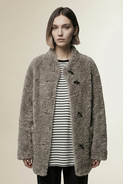 Close-up of the model wearing SOFÉLIA | Manteau 100% laine