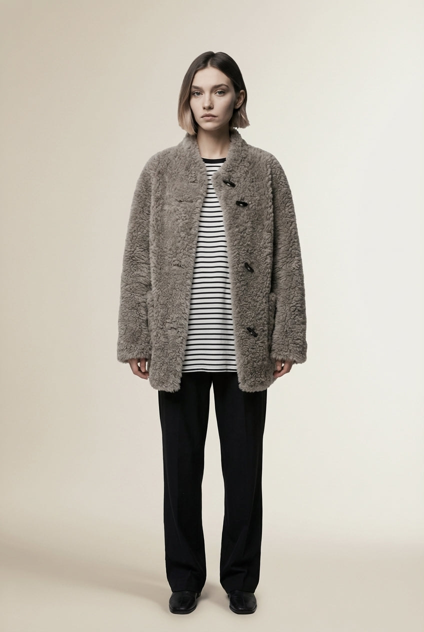 Full body view of the model wearing SOFÉLIA | Manteau 100% laine