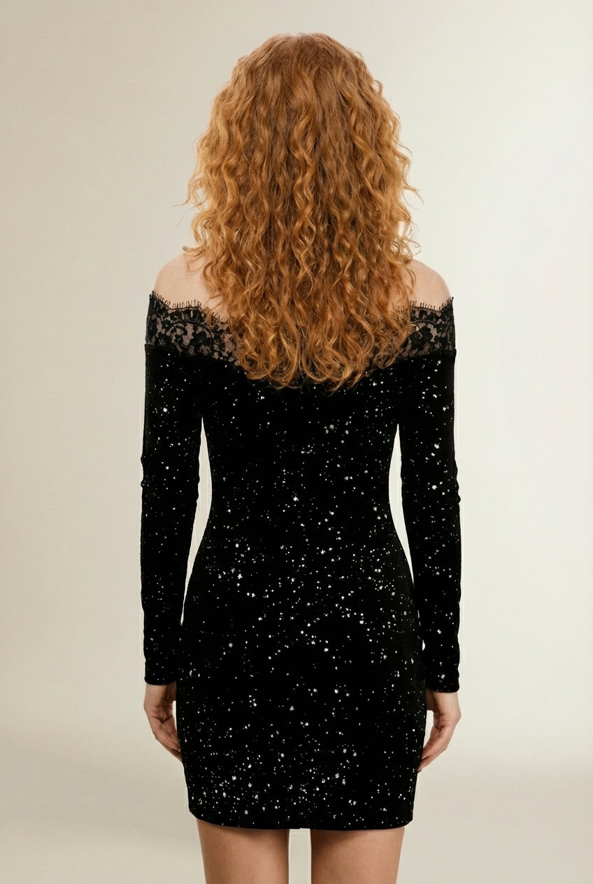 Back pose of the model wearing VINA | Robe de fête noire élégante avec paillettes et dentelle
