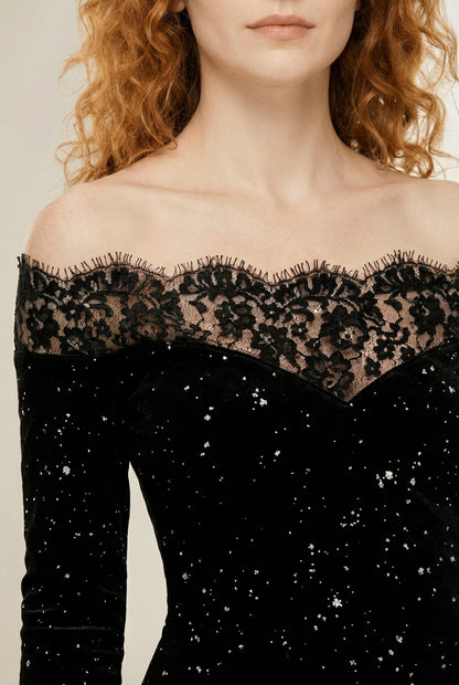 Detail shot of VINA | Robe de fête noire élégante avec paillettes et dentelle