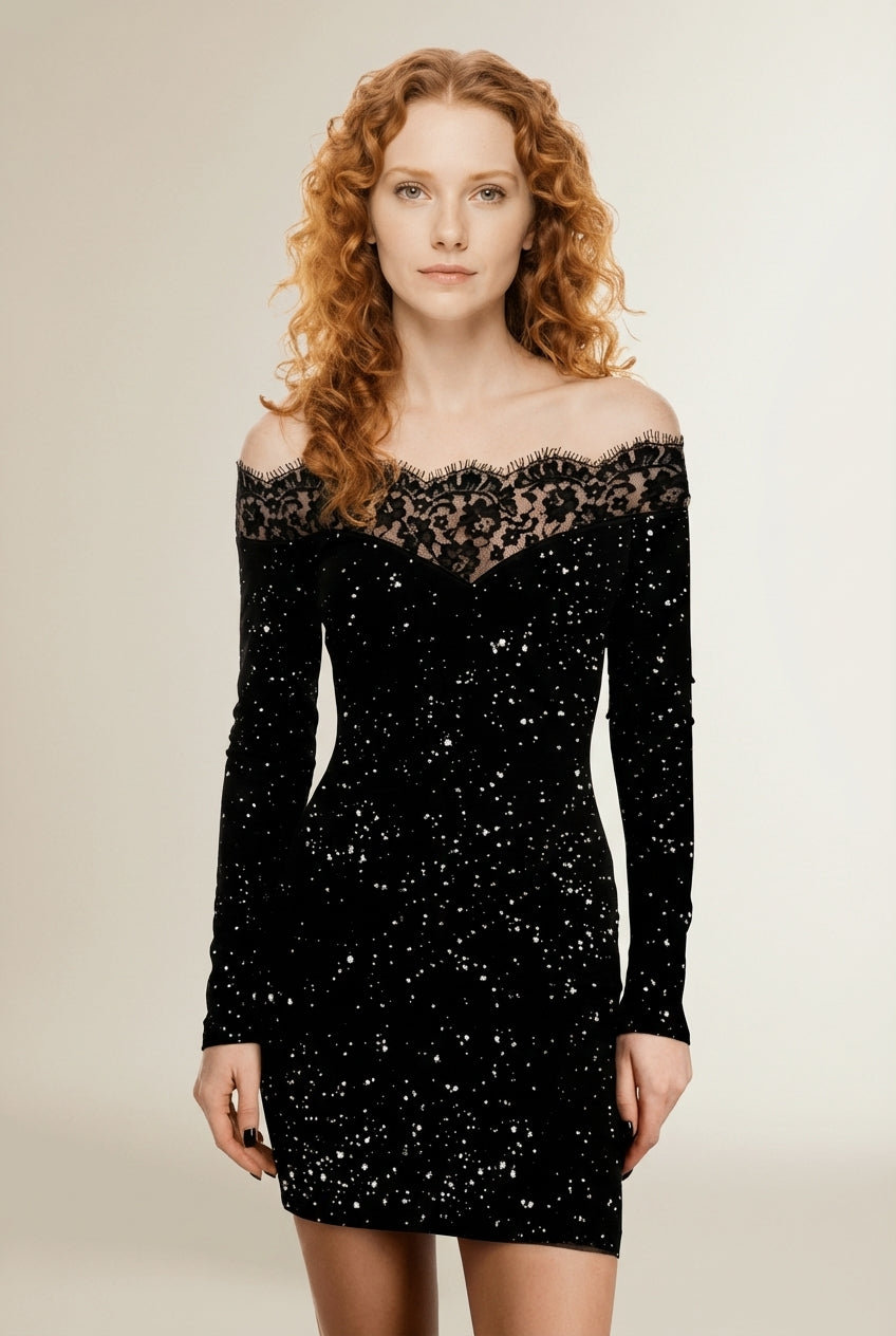 Full body view of the model wearing VINA | Robe de fête noire élégante avec paillettes et dentelle