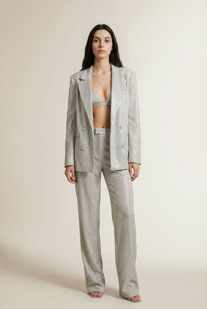 Full body view of the model wearing TANJA | Ensemble pailleté 3 pièces – blazer, pantalon & top