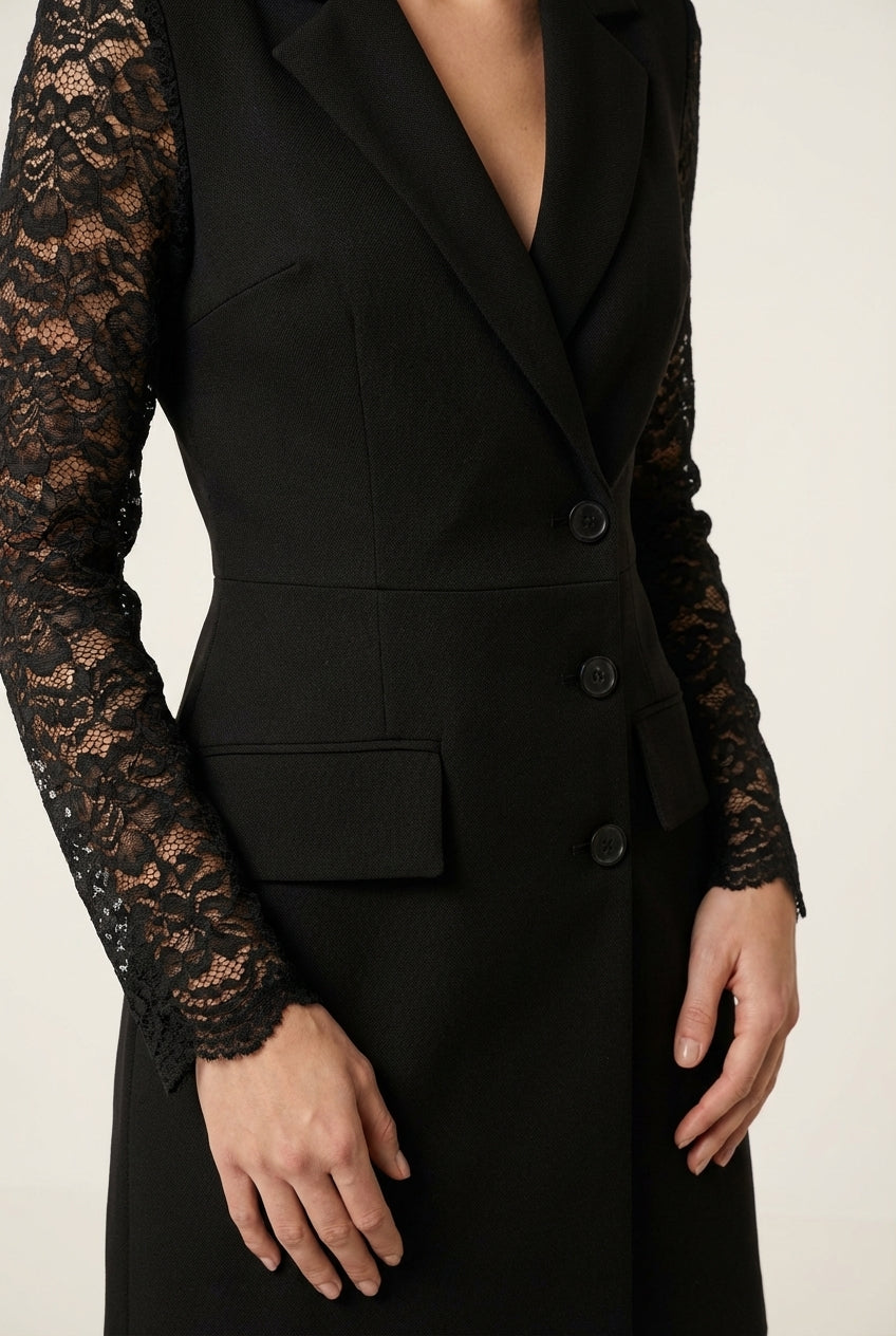 Detail shot of ANITA | Robe Castana Élégante