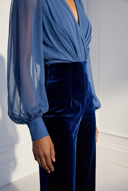 Detail shot of TINA | Combinaison Cocktail – Transparence & Plissés Sculptants