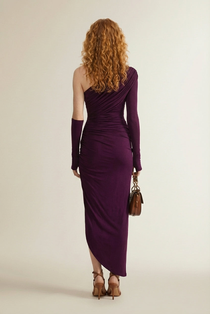 Back pose of the model wearing MANDARIN | L’Élégance en Mouvement