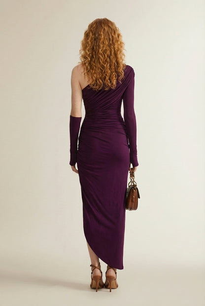 Back pose of the model wearing MANDARIN | L’Élégance en Mouvement