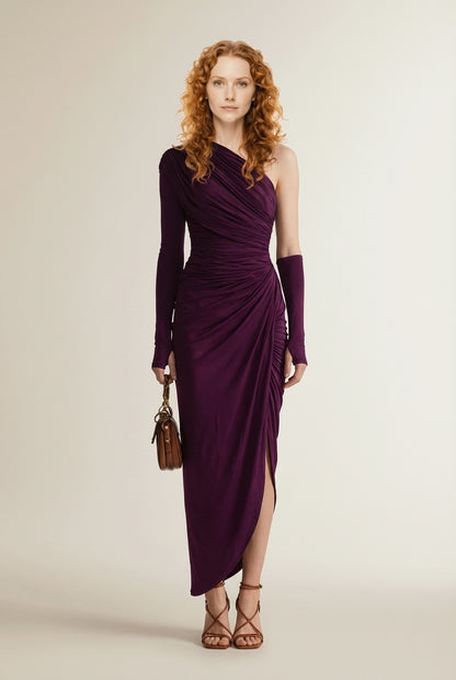 Full body view of the model wearing MANDARIN | L’Élégance en Mouvement