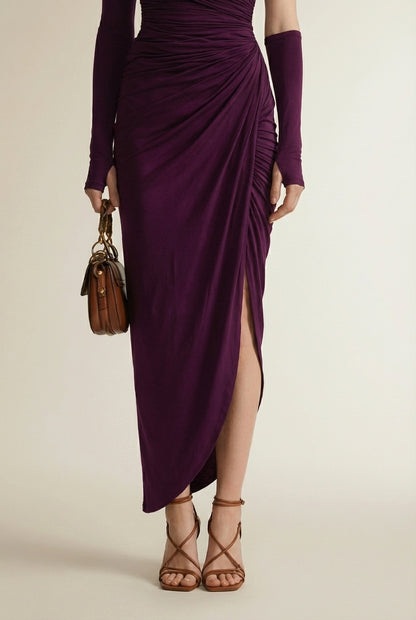 Close-up of the model's lower body wearing MANDARIN | L’Élégance en Mouvement