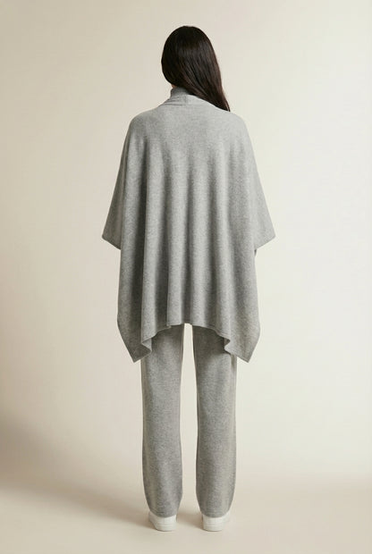 Back pose of the model wearing MELLA | Complet en Laine Douce