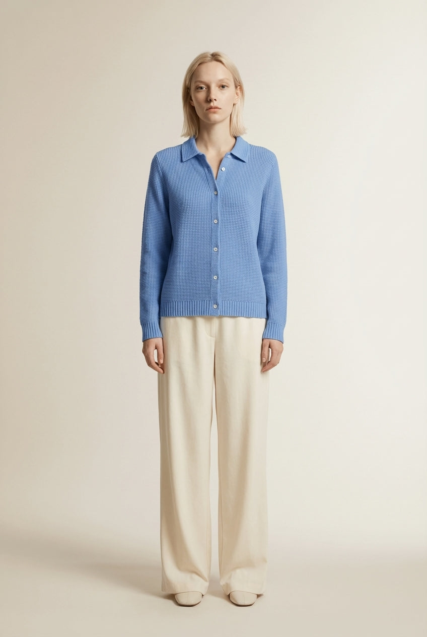 Full body view of the model wearing ÉLISE | Cardigan Classique en Maille à Boutons