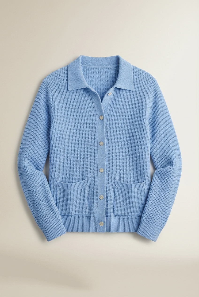 Lay-flat product shot of ÉLISE | Cardigan Classique en Maille à Boutons