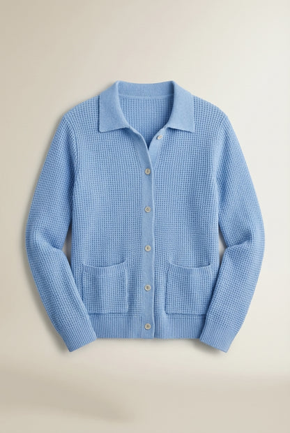 Lay-flat product shot of ÉLISE | Cardigan Classique en Maille à Boutons