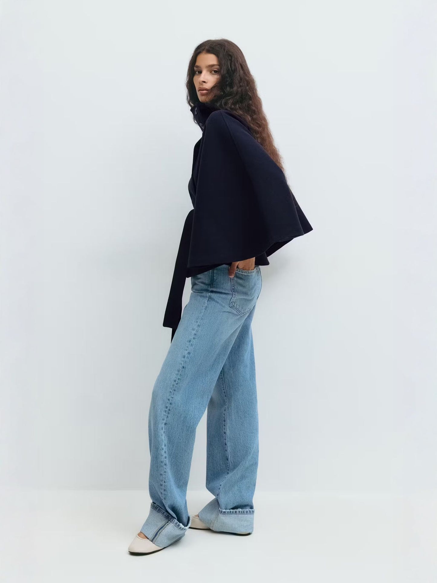 Loreza Cape – Manteau femme chic avec col montant et ceinture ajustable