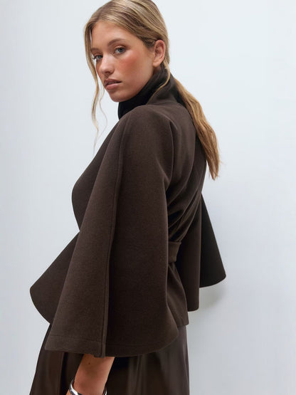 Loreza Cape – Manteau femme chic avec col montant et ceinture ajustable