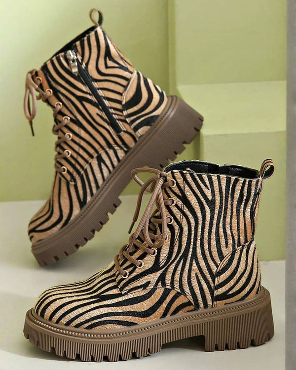 Style sauvage et audacieux: bottines à lacets motif zèbre