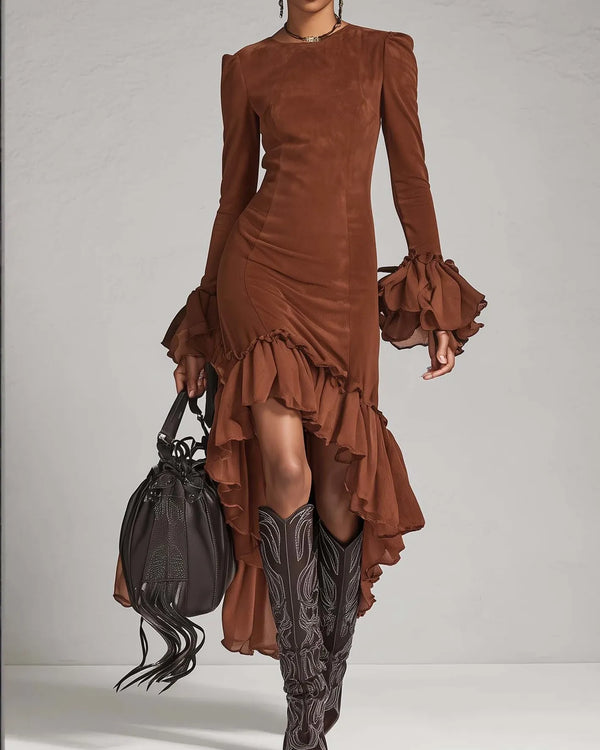 LEA | Robe Bodycon Marron en Suédine avec Volants et Ourlet Asymétrique
