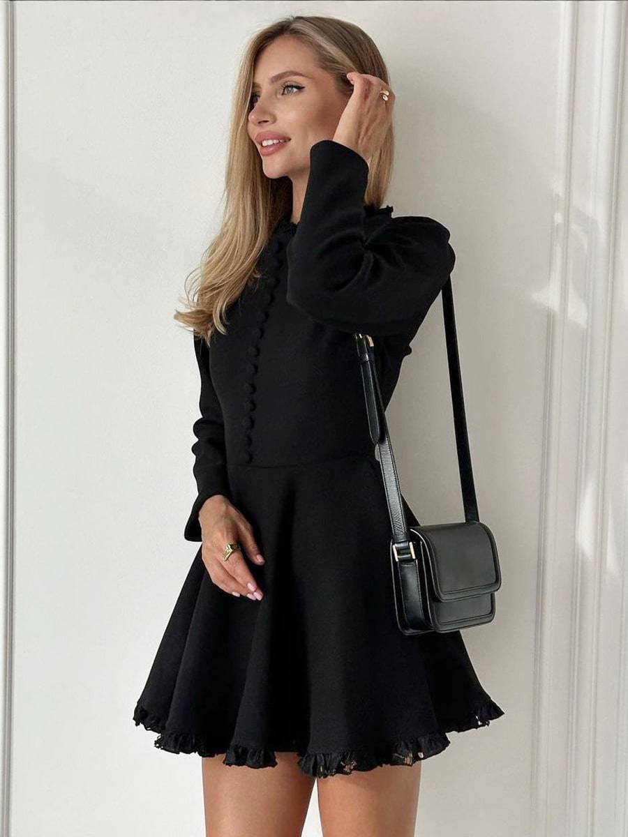 JAMY | Robe noire courte à col rond – votre tenue de fête élégante pour briller en toute occasion