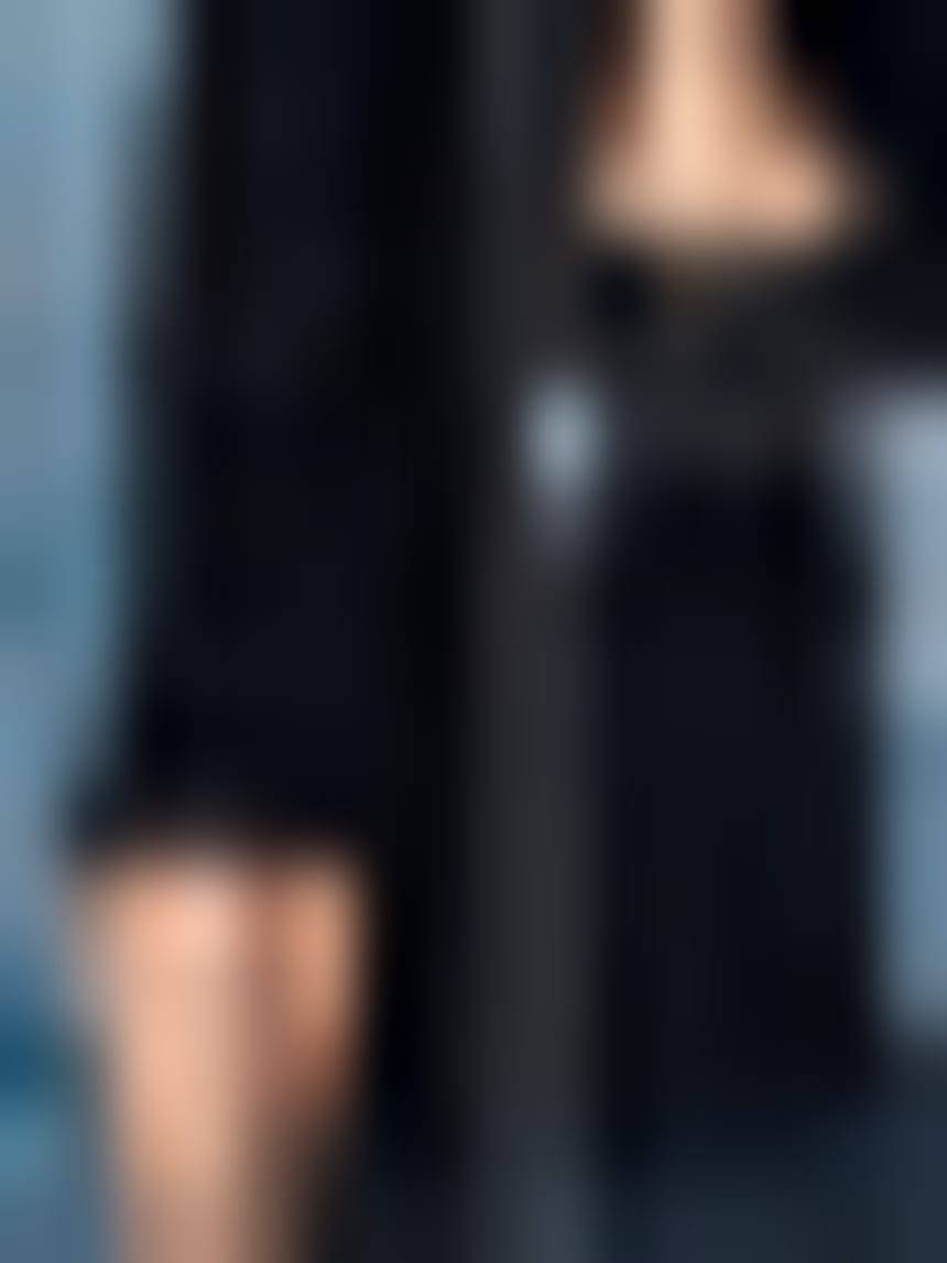 Robe noire courte à capuche – Esprit vacances chic & élégance décontractée