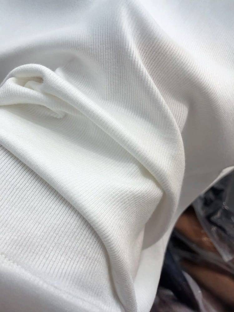 YSE | T-shirt en viscose élégant et confortable