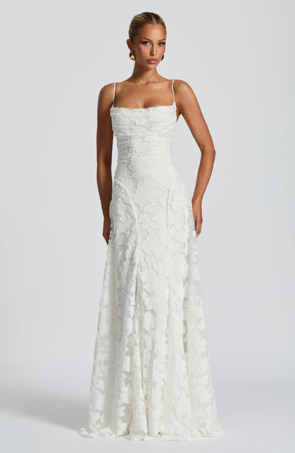 CLARA | L'élégance fluide en version maxi